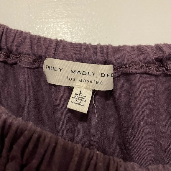 URBAN OUTFITTERS TOP- TRULY MADLY DEEPLY - Picture 3 of 3